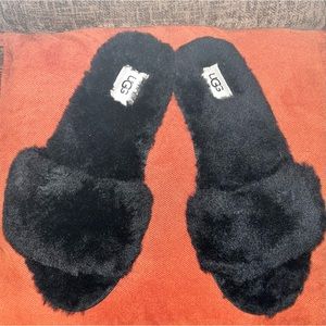 WOMEN’S UGG FAUX SLIPPERS